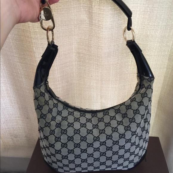 SOLD💯% Authentic Gucci hobo/half moon style bag. - Picture 2 of 8